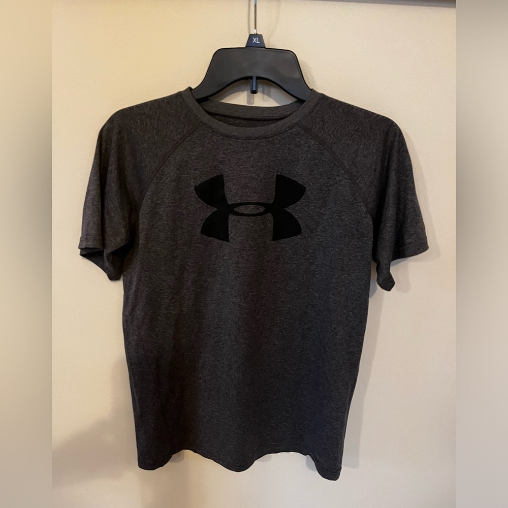 Under Armour Gray Short Sleeve Tee